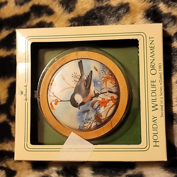 HALLMARK wildlife Collectible Ornament  Wildlife 1983 black Chickadee capped 2nd - Picture 3 of 5